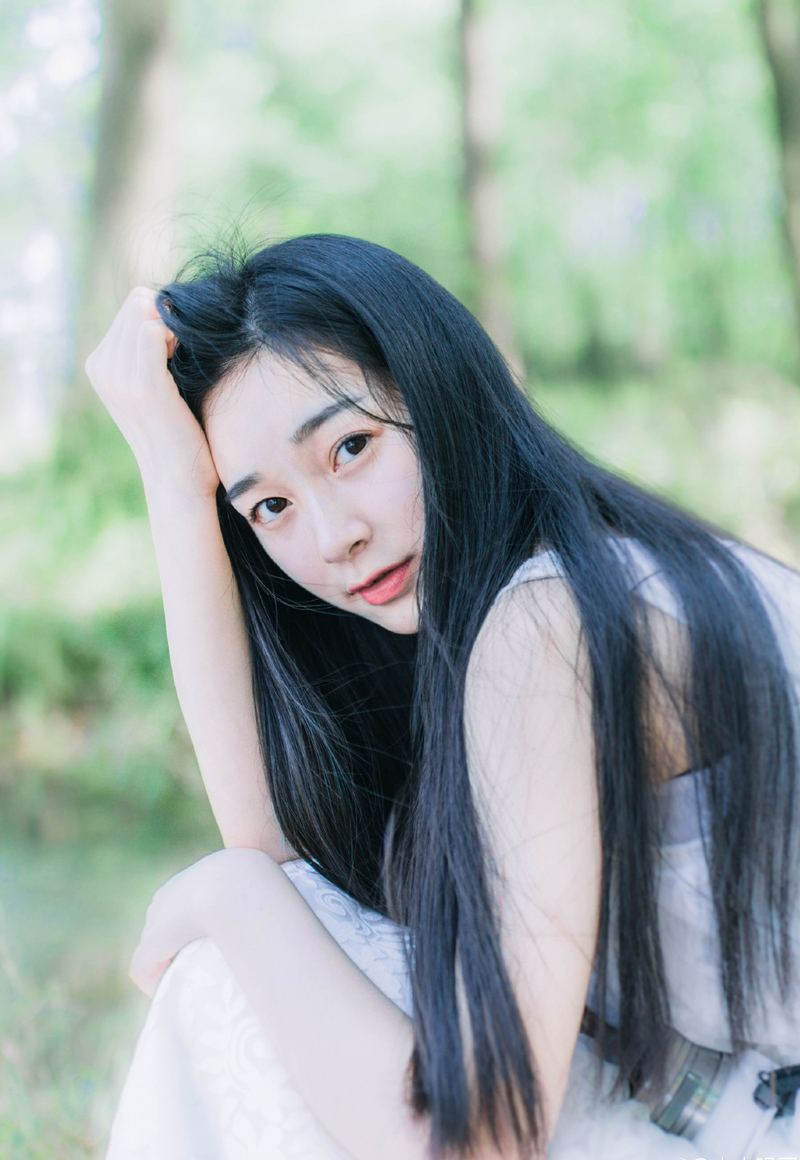 某些人的爱情，只是一种“当时的情绪”。如果对方错将这份情绪当做长远的爱情，是本身的幼稚。